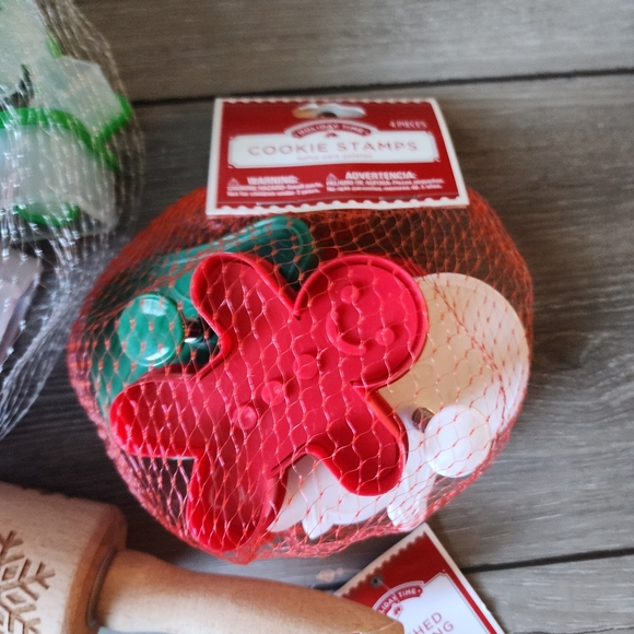 Holiday Baking essentials gift set - Picture 4 of 13